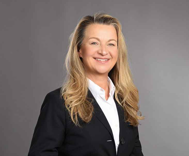 Mag. Andrea Niedersüß, Wirtschaftsprüferin und Steuerberaterin
Prokuristin, Wien