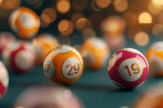 © CrazyJuke - stock.adobe.com Foto: Kugeln mit Zahlen